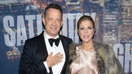 Herec a producent Tom Hanks prišiel v spoločnosti manželky Rity Wilsonovej.