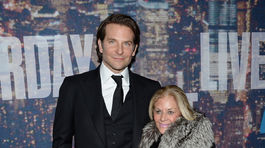 Herec Bradley Cooper v spoločnosti Glorie Campano.