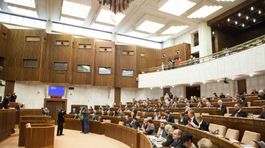 Hlasovanie o novele školského zákona opäť odložili