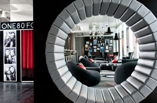 www.one80hostels.com