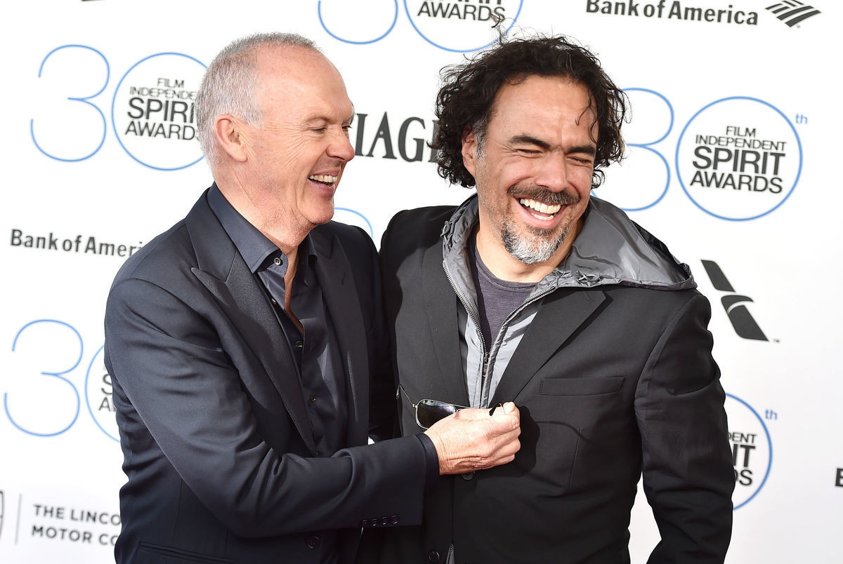Herec Michael Keaton (vľavo) a režisér...