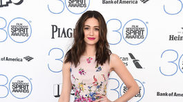 Herečka Emmy Rossum v kreácii Oscar de la Renta. 