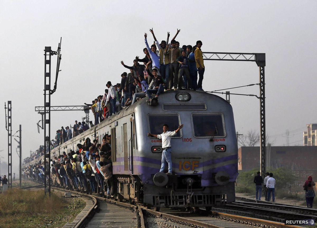 Naí Dillí, železnica, vlak