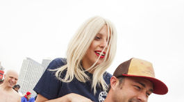 Herec Taylor Kinney a jeho snúbenica - speváčka...