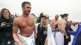 Herec Taylor Kinney a jeho snúbenica - speváčka...