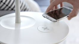 Nábytok z Ikey bude elektroniku nabíjať už aj bezdrôtovo