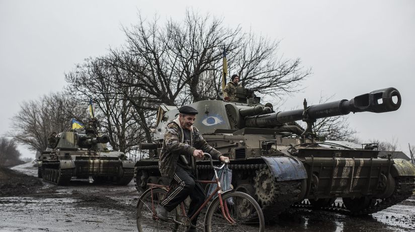 Ukrajina, tanky, ťažké zbrane, Doneck, vojaci,...