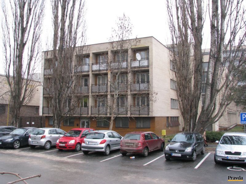 Budova, v ktorej má Ján Mazák prenajatý byt od...