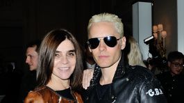 Módna novinárka Carine Roitfeld a hudobník Jared Leto.