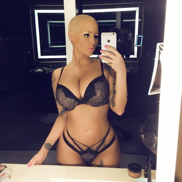 Modelka a celebrita Amber Rose sa predvádza na...
