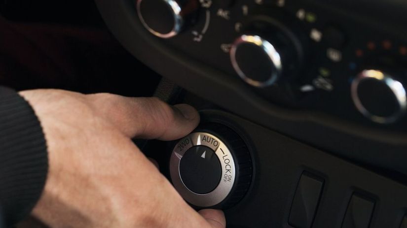 Štvorkolka pracuje v troch režimoch – 4x2, Auto...