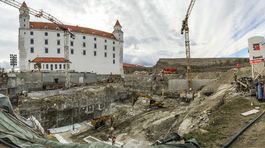 Bratislavský hrad. Pamiatky, jama, garáže?