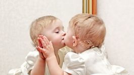 Zdôrazňovaním výnimočnosti dieťaťa sa podporuje narcizmus