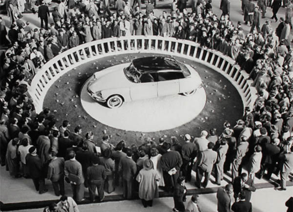 Premiéru absolvovalo DS v roku 1955 na...