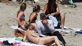 Nová láska? Kate Hudson ukázala na pláži sexi tvary aj Chrisa Martina!