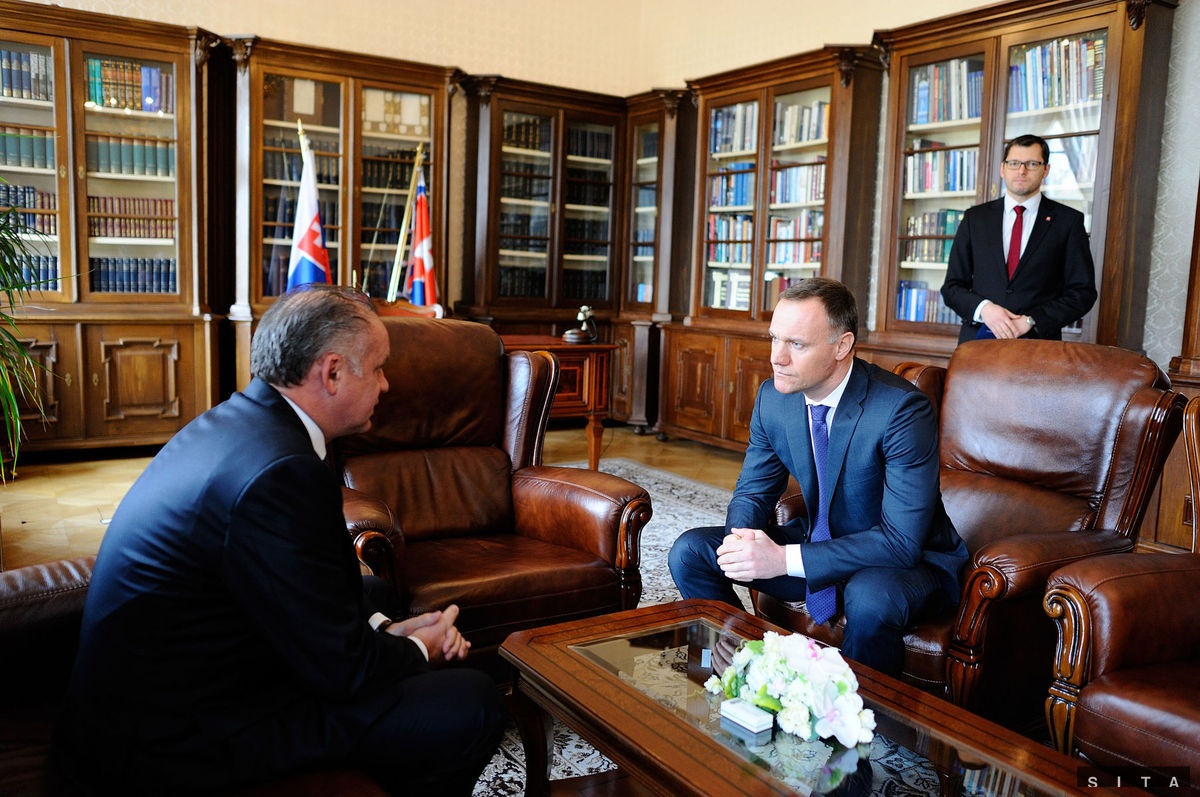 Prezident Andrej Kiska (vľavo) počas rozhovoru...
