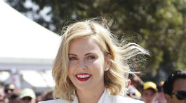 Kráľovnou v bielej ako Charlize Theron: Oblečte sa podľa hviezdy!