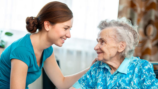 opatera - starostlivosť - starší človek - senior