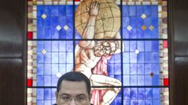 Rumunský premiér podal demisiu, opozícia žiada predčasné voľby