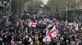 Nepokoje v Tbilisi si vyžiadali 240 zranených, predseda parlamentu odstúpil