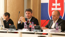 Spory medzi poslancami a Nesrovnalom paralyzujú Bratislavu