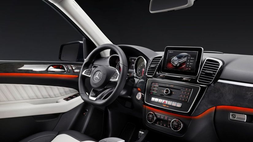 Interiér si požičal palubnú dosku z GLE Coupé....