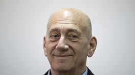 Súd uznal izraelského expremiéra Olmerta vinným za úplatkárstvo