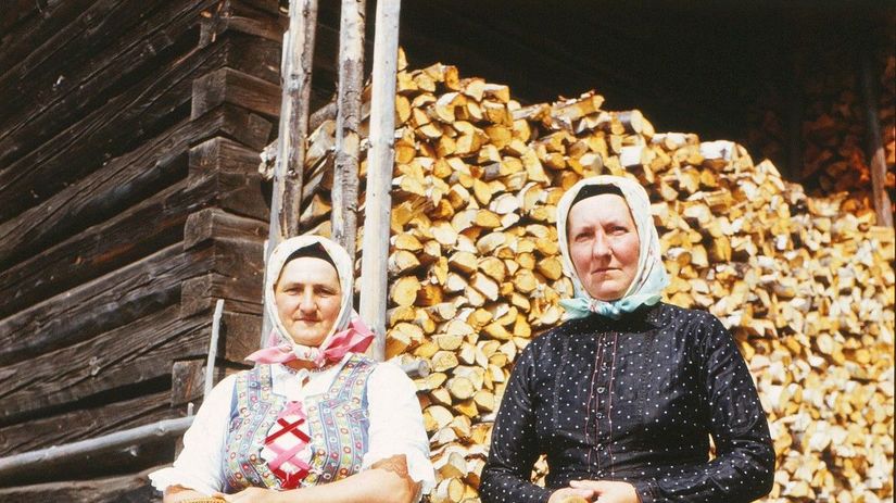 Svätenie pasky na veľkonočnú nedeľu v Poráči.