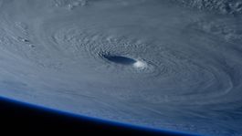 Obyvatelia Filipín sa pripravujú na evakuáciu pred príchodom tajfúnu