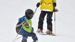 Lyžiari, pozor! Deti do 15 rokov budú povinne jazdiť na svahoch s prilbou