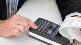 Kontrolujú prvé eKasy, padajú prvé pokuty