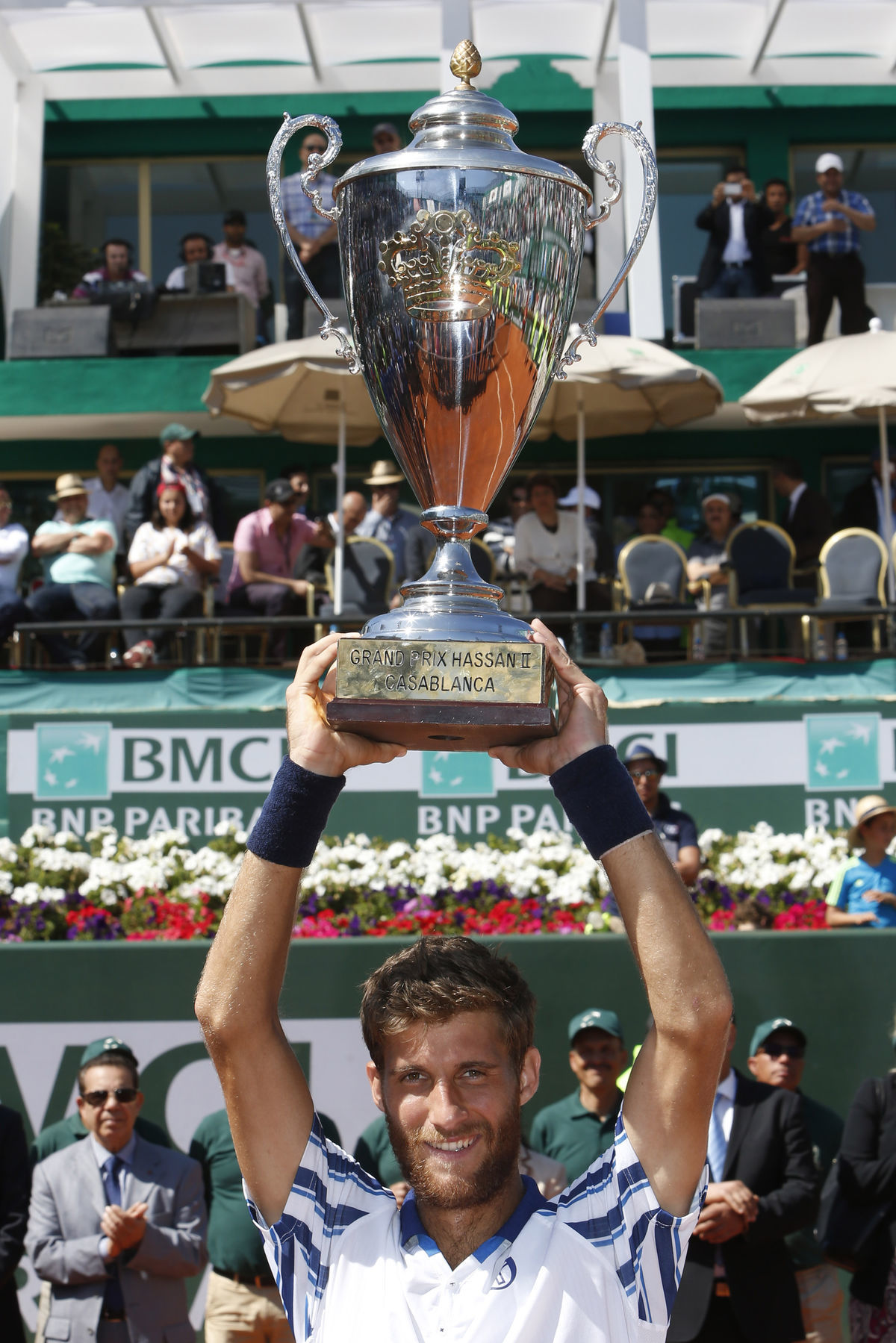 Martin Kližan s víťaznou trofejou na turnaji v...