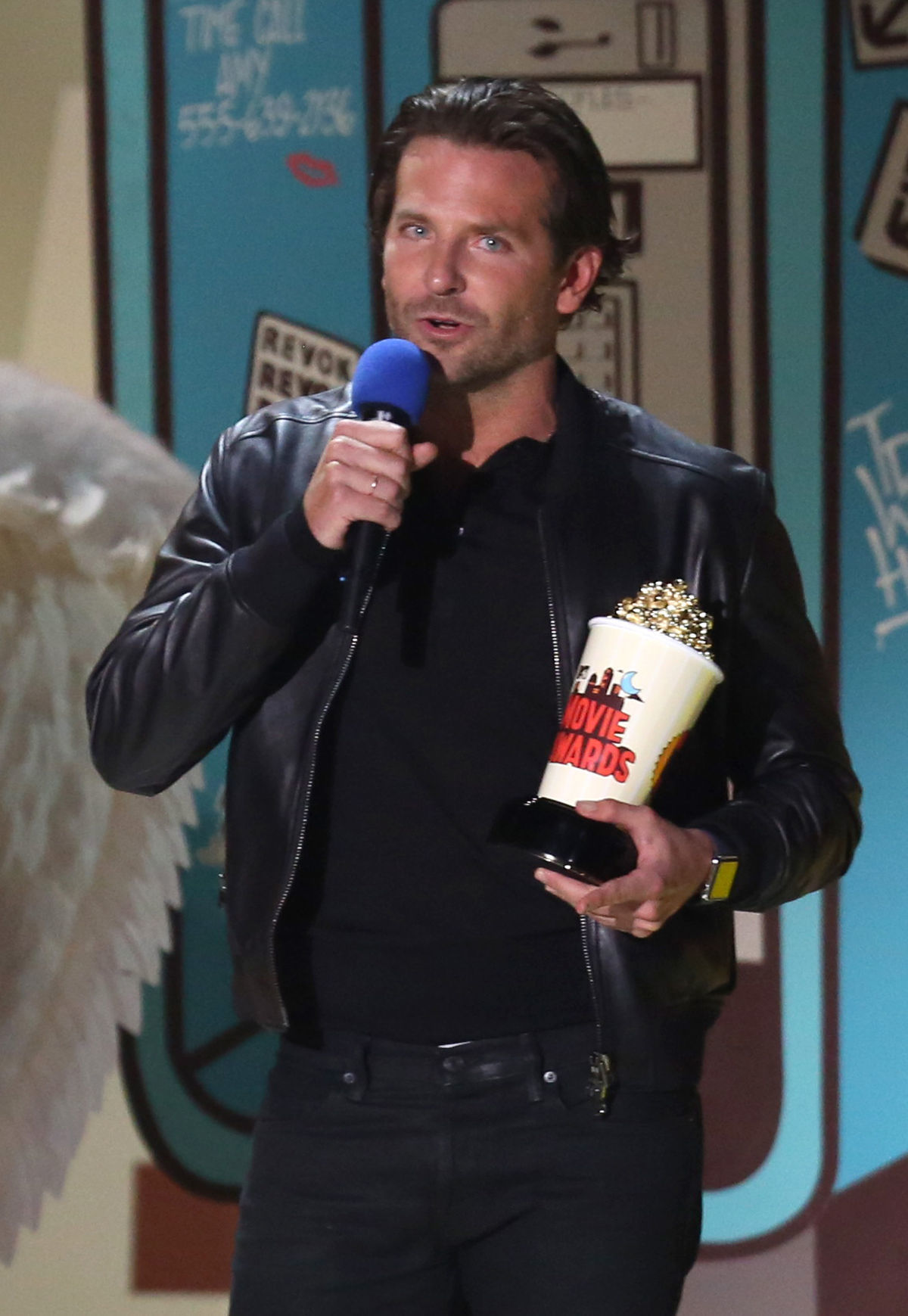 Herec Bradley Cooper si z cien MTV Movie Awards...