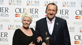 Judi Dench a herec Kevin Spacey