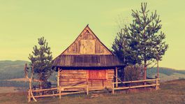 Stará pastierska koliba pri Hriňovej sa premení na turistickú útulňu