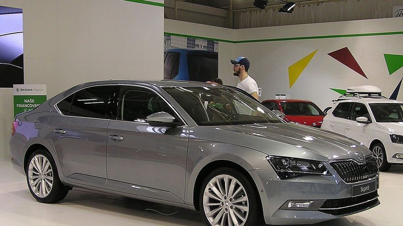 Medzi kandidátmi je aj nová Škoda Superb.