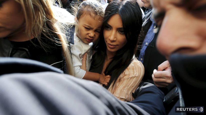 Kim Kardashian drží dcérku North West 