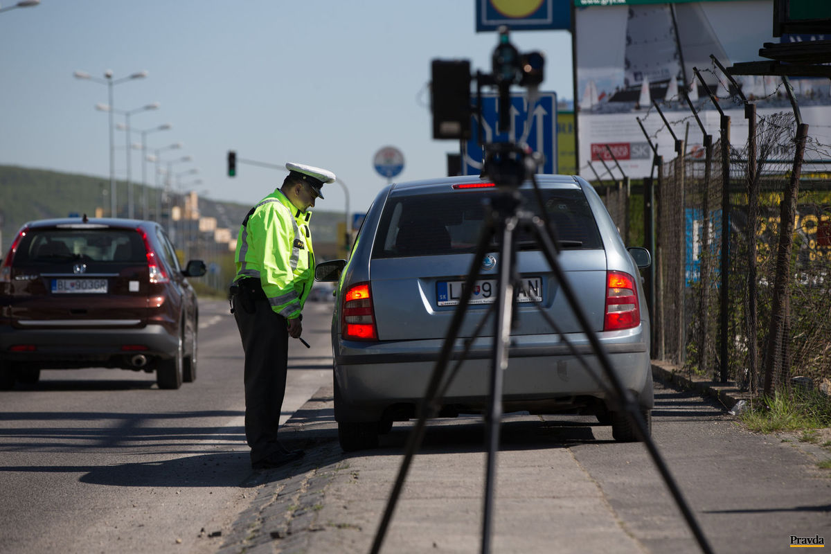 polícia, radar, meranie rýchlosti