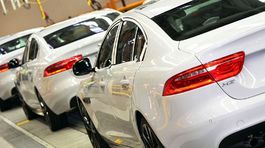 Jaguar spustil výrobu sedanu  XE. Bude to prvá 'šelma' zo Sollihulu
