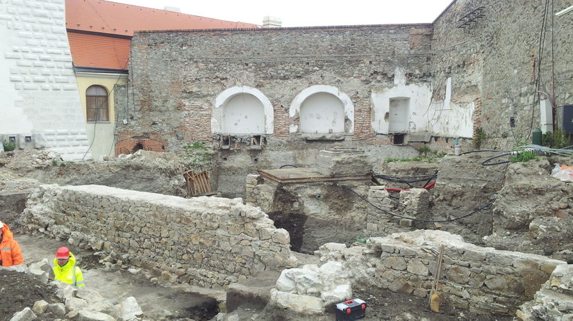 archeologické nálezy, Bratislavský hrad,...
