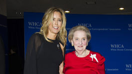 Herečka Tea Leoni (vľavo) a Madeleine Albright.