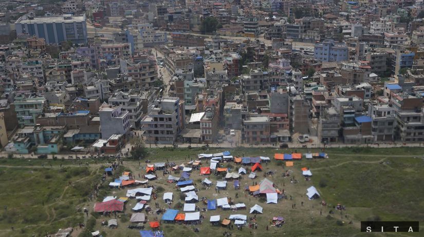 nepál, zemetrasenie, trosky, tábor