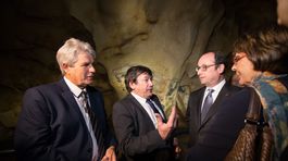 Jaskyňa, praveké maľby, Francois Hollande, Pont d'Arc, Vallon-Pont-d'Arc, Ardèche, Francúzsko, Chauvetova jaskyňa