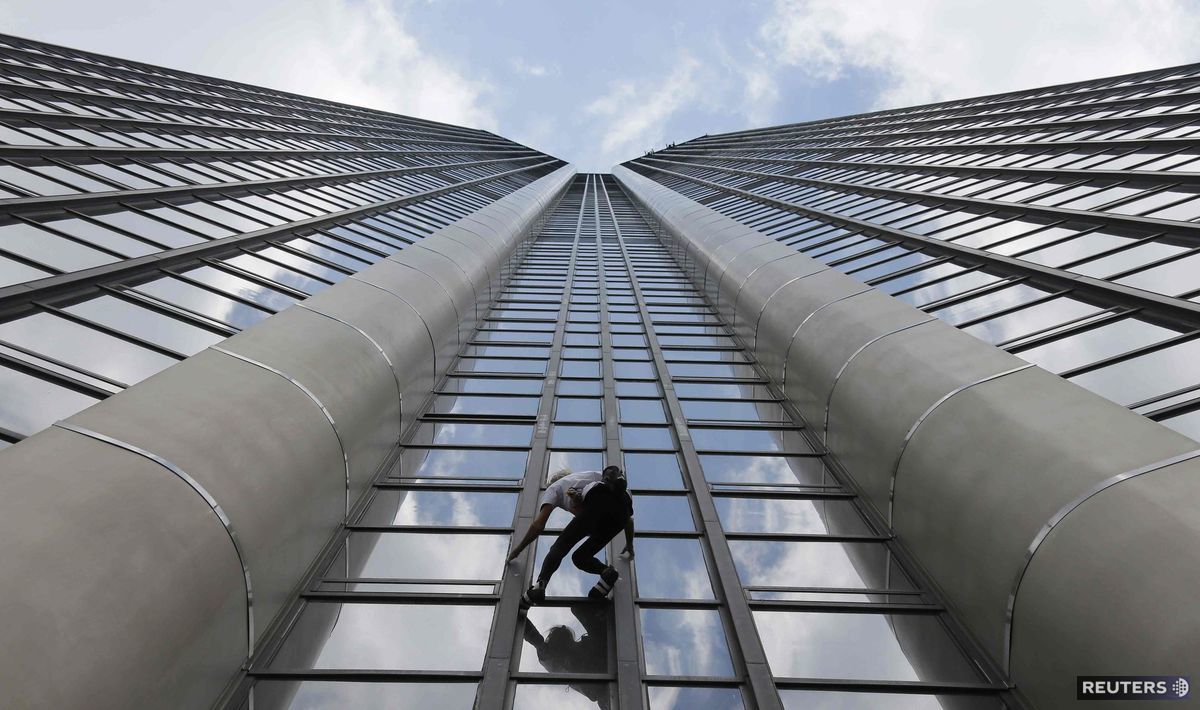 Alain Robert, lezec, mrakodrap, Paríž