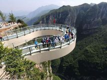 Skywalk, vyhliadka, sklenený chodník, Čína, Lungkang, sklený mostík, priepasť, roklina, národný park