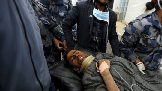 Pri nehode autobusu v Nepále zomrelo 21 ľudí, 15 sa zranilo