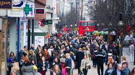 Slovákom v Británii vezmú sociálne dávky