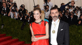 Allison Williams v kreácii Giambattista Valli Couture. S dizajnérom Vallim.