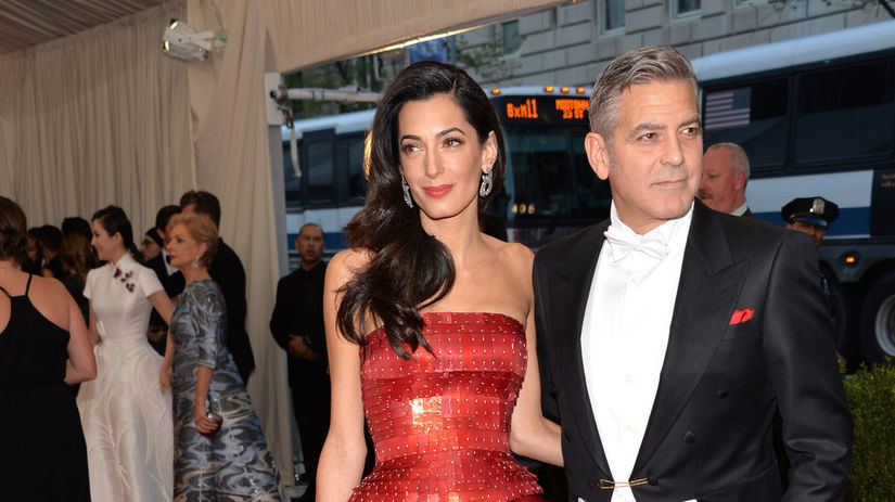 Amal Clooney prišla v kreácii John Galliano for...
