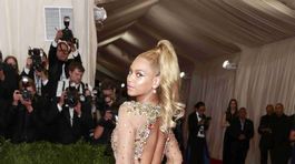 Beyonce a jej vyzývavý model od Givenchy.